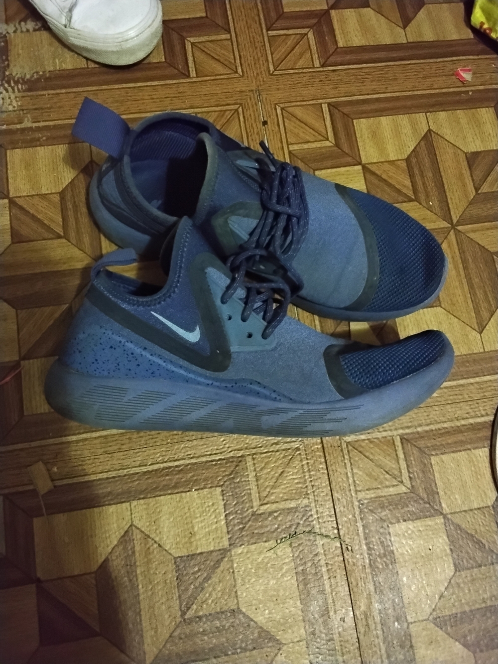 Nike Men's Dark Blue Athletic Sneakers